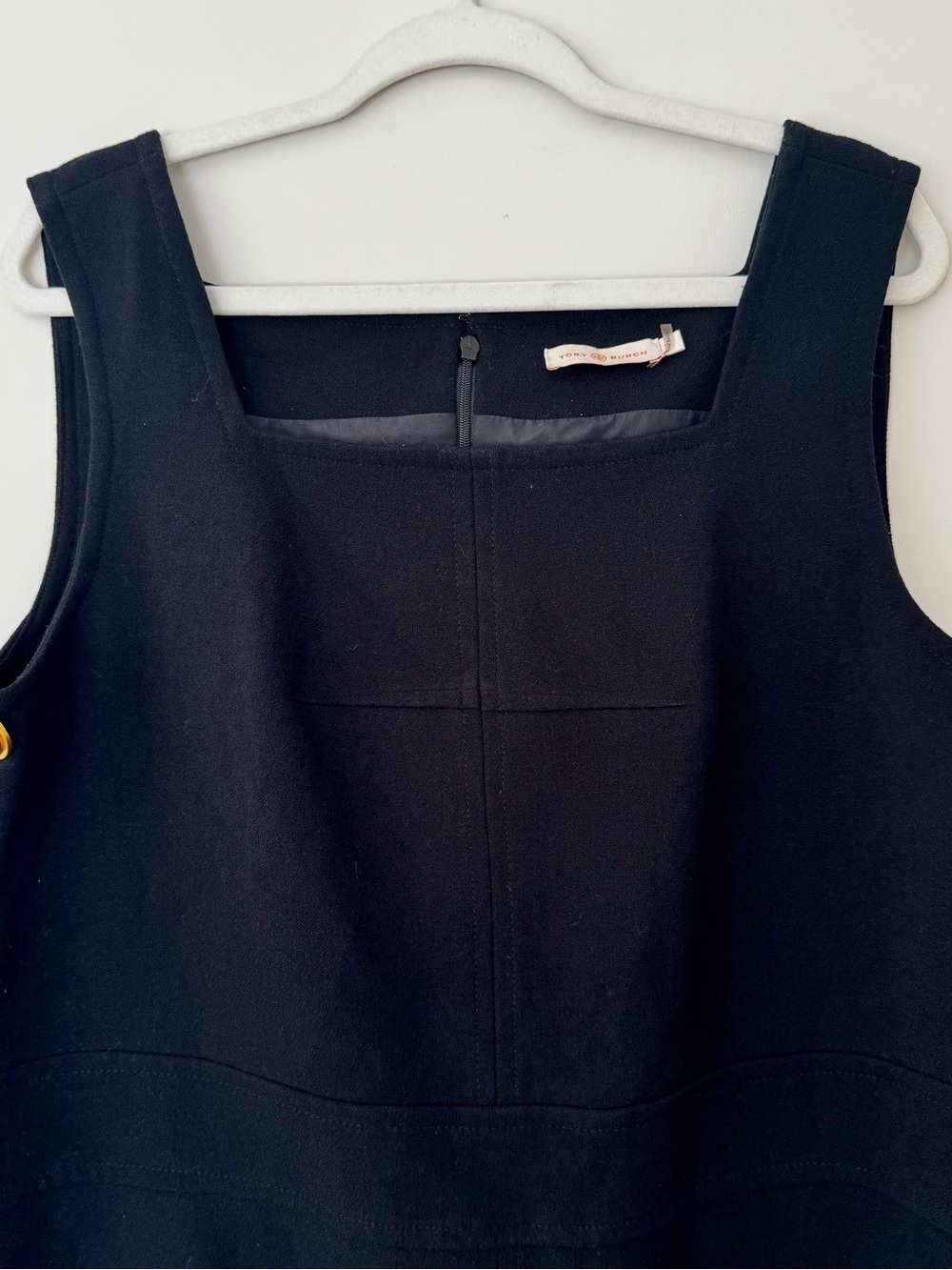 Tory Burch Millie Sleeveless Mini Shift Dress w/ Gold Buttons, Black – Size 14 - Picture 2 of 8